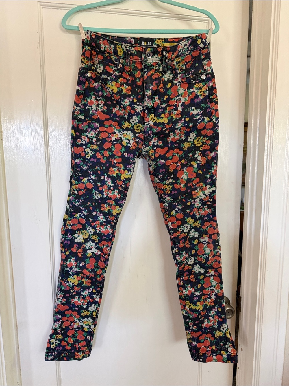 Maeve by Anthropologie Navy Floral Skinny Jeans with Multicolor Blooms